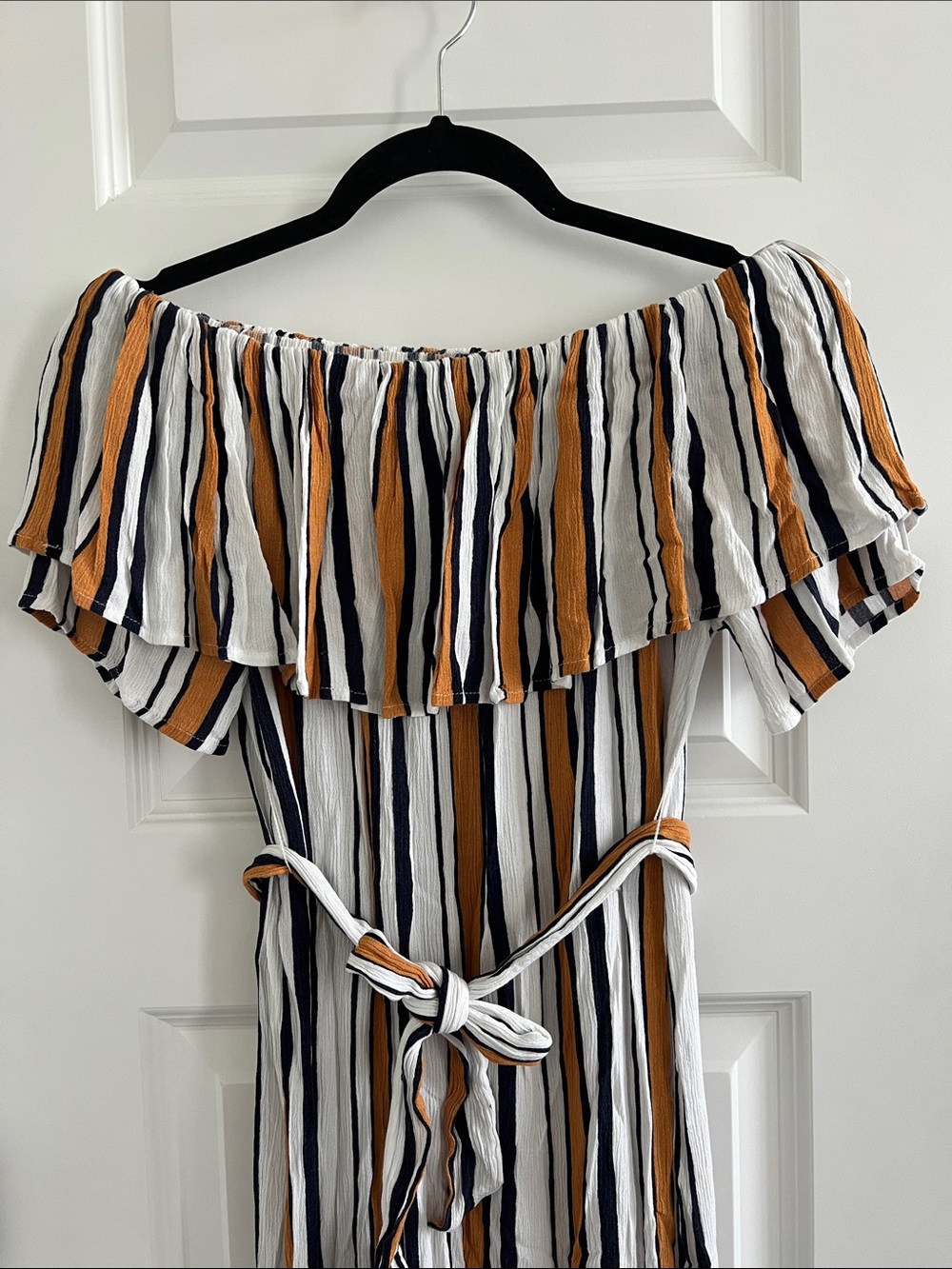 Urban Outfitters Off-Shoulder Maxi Dress in White, Navy & Mustard - Picture 2 of 5